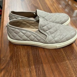 Steve Madden size 5.5 slide on shoes